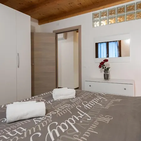 شقة Dimora San Zeno 4 With 5 Sleeps
